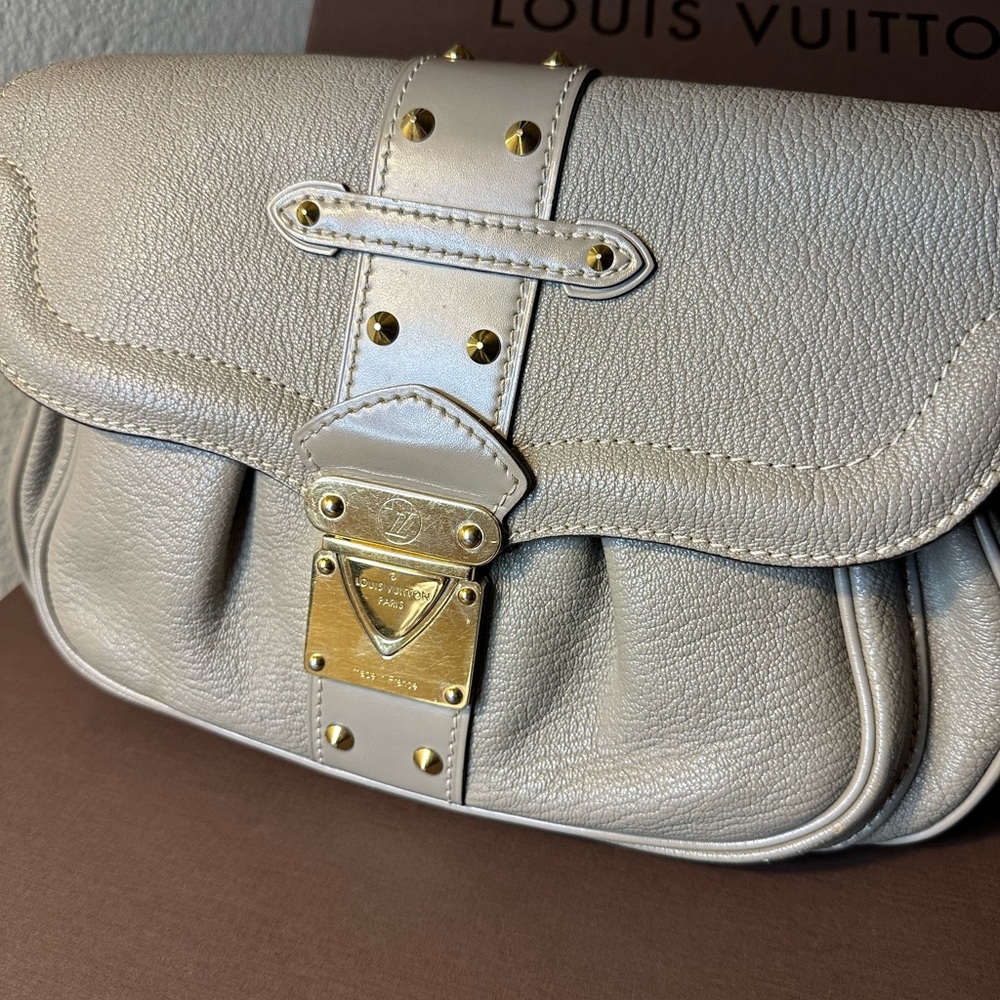 Louis Vuitton shoulder bag Suhali Confident